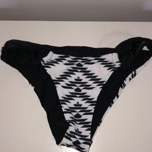 Cupshe black and white swimsuit bottoms